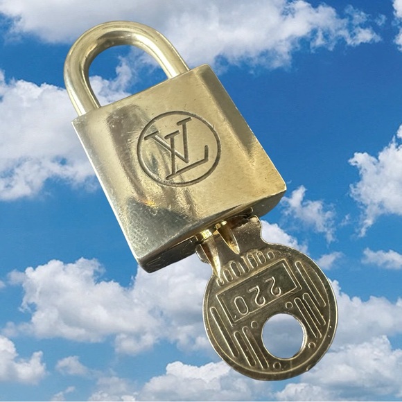 220 Authentic Louis Vuitton Lock with Key 200 Series Vintage - Picture 8 of 11